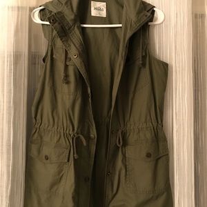 Army green snap button hooded cargo vest